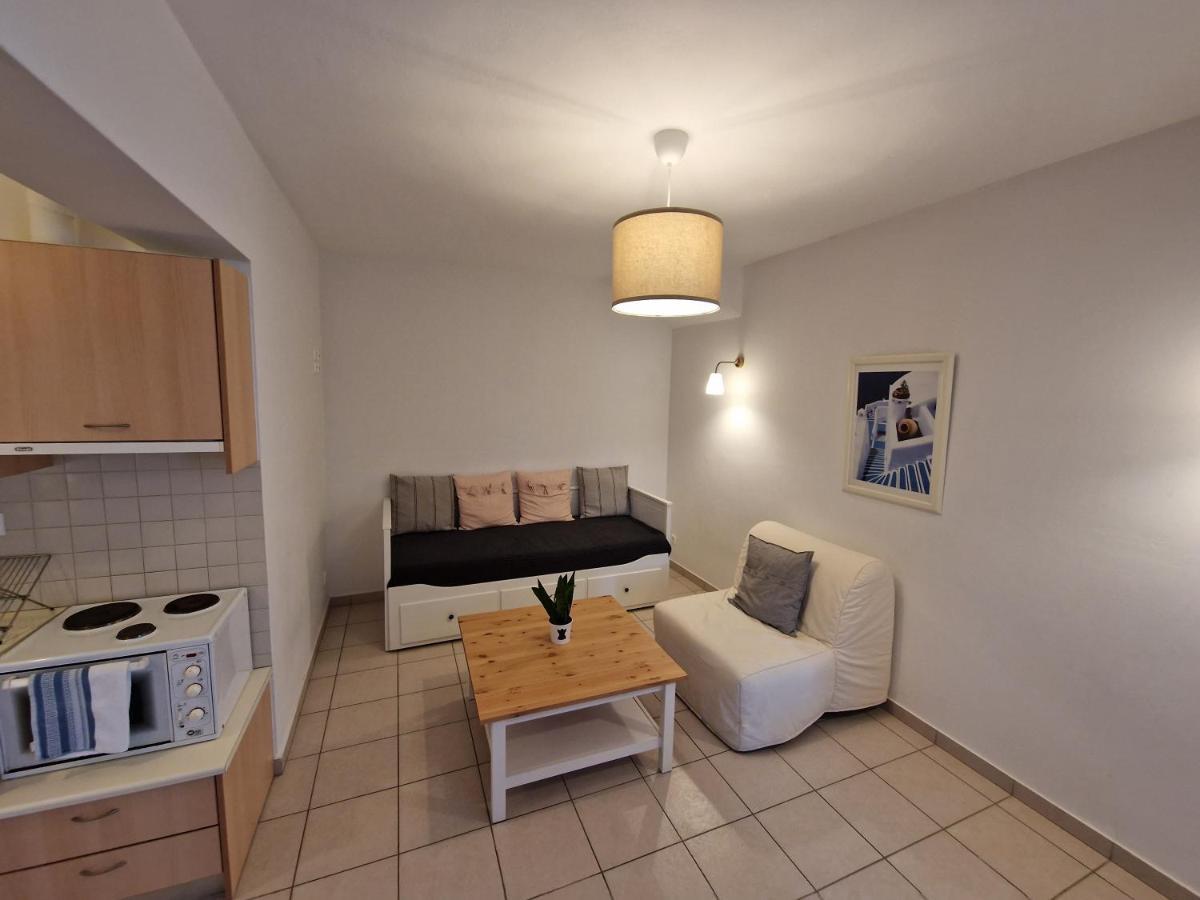 Apartment Karaoulanis *