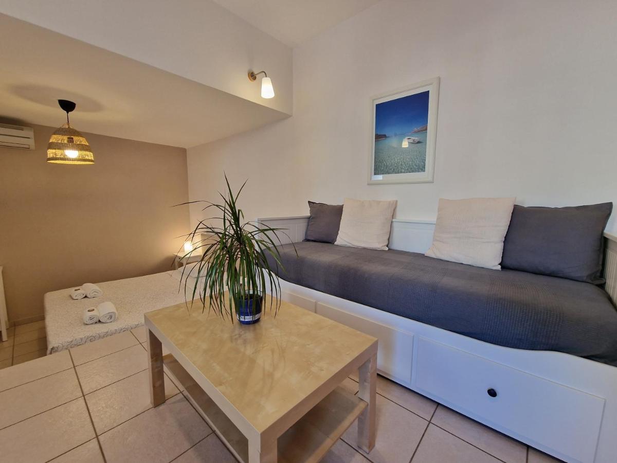 Karaoulanis Apartment