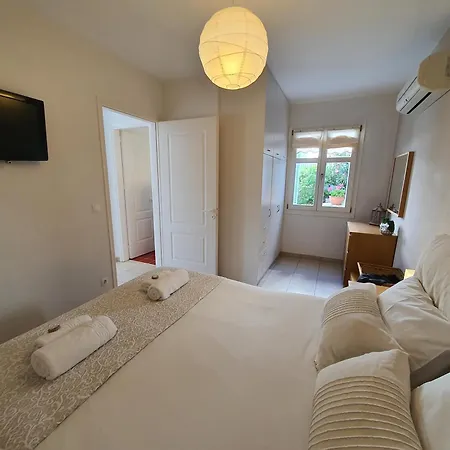 Karaoulanis Apartments Andros Town Room photo
