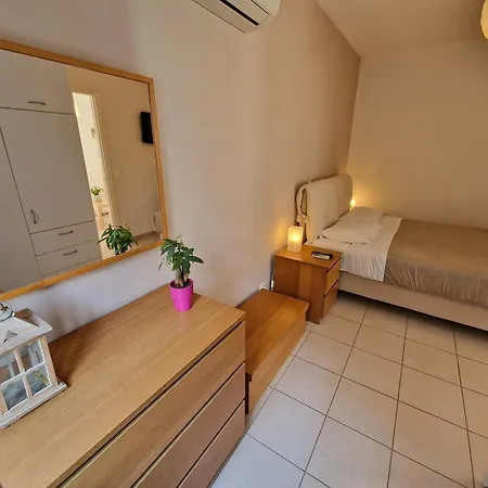 Karaoulanis Apartments Andros Town Room photo